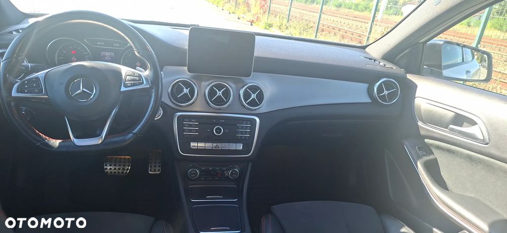 Mercedes-Benz GLA 200 7G-DCT AMG Line - 4
