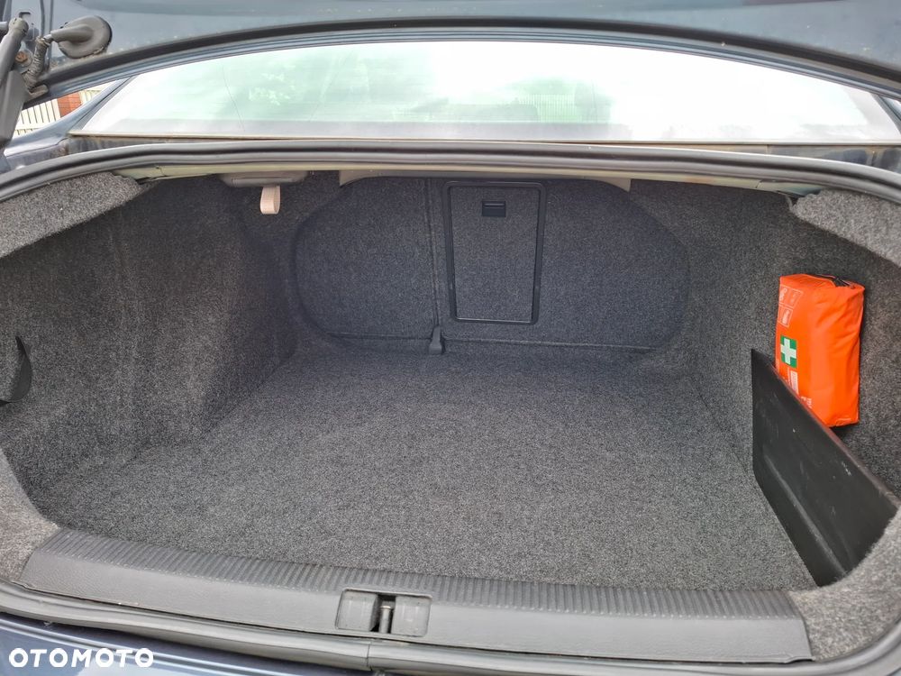 Volkswagen Jetta 1.9 TDI Comfortline - 27
