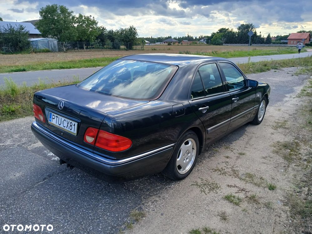 Mercedes-Benz Klasa E 200 CDI Elegance - 16