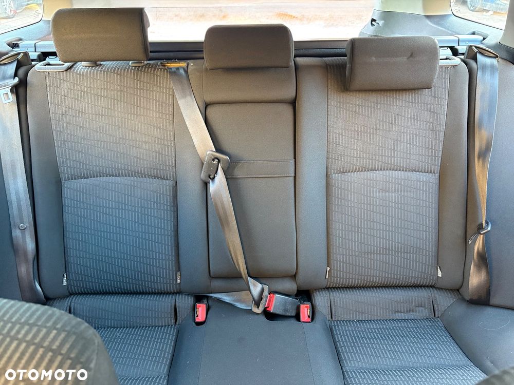 Toyota Avensis 1.8 Luna - 7