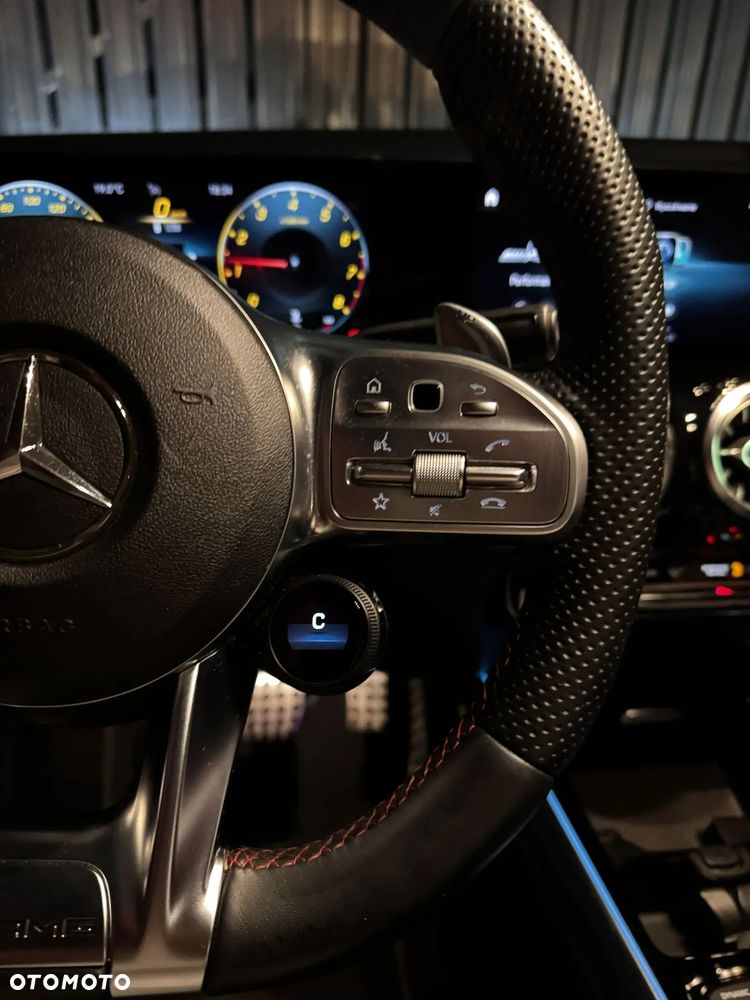 Mercedes-Benz GLA - 21