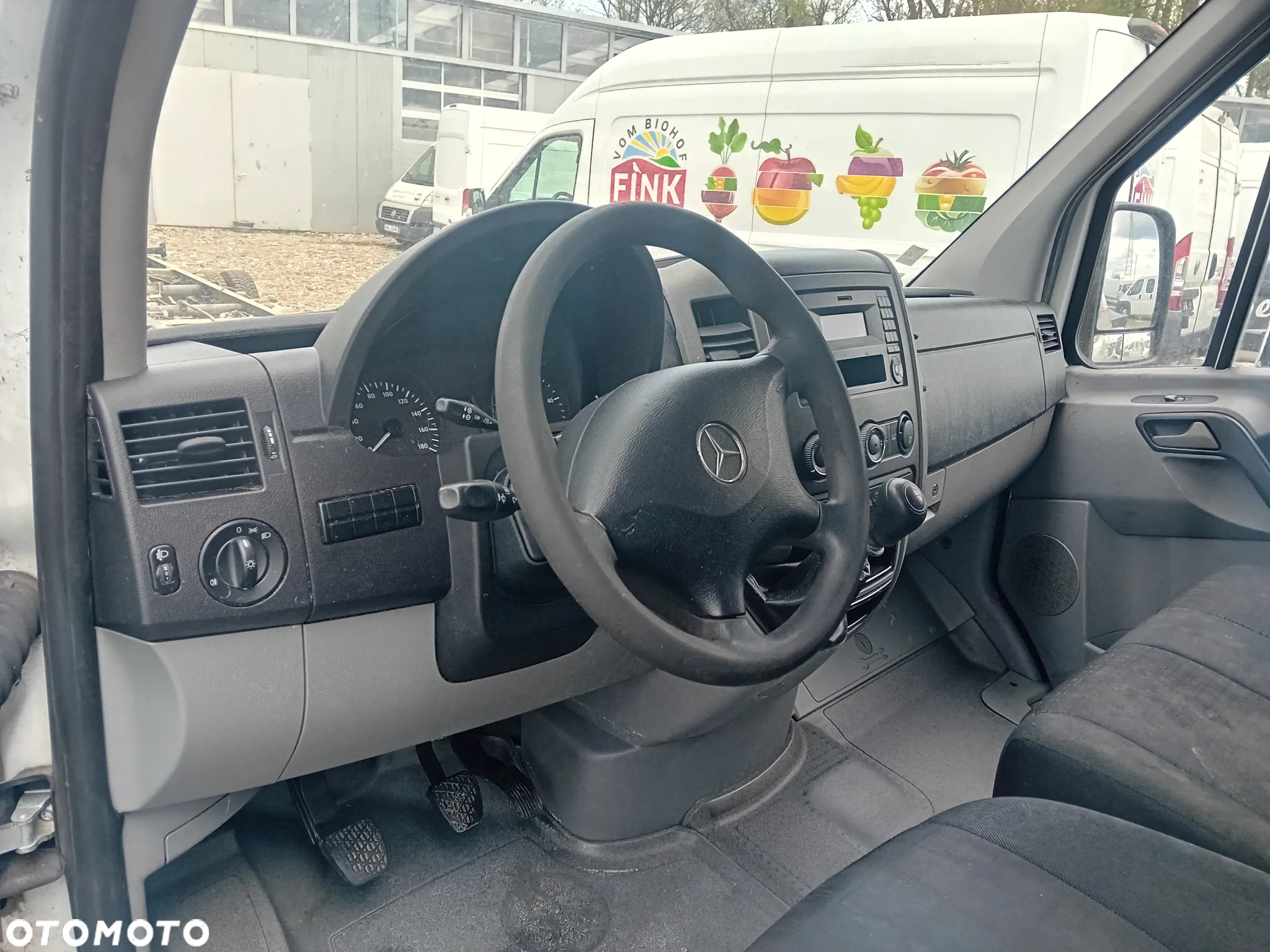 Mercedes-Benz Sprinter - 16