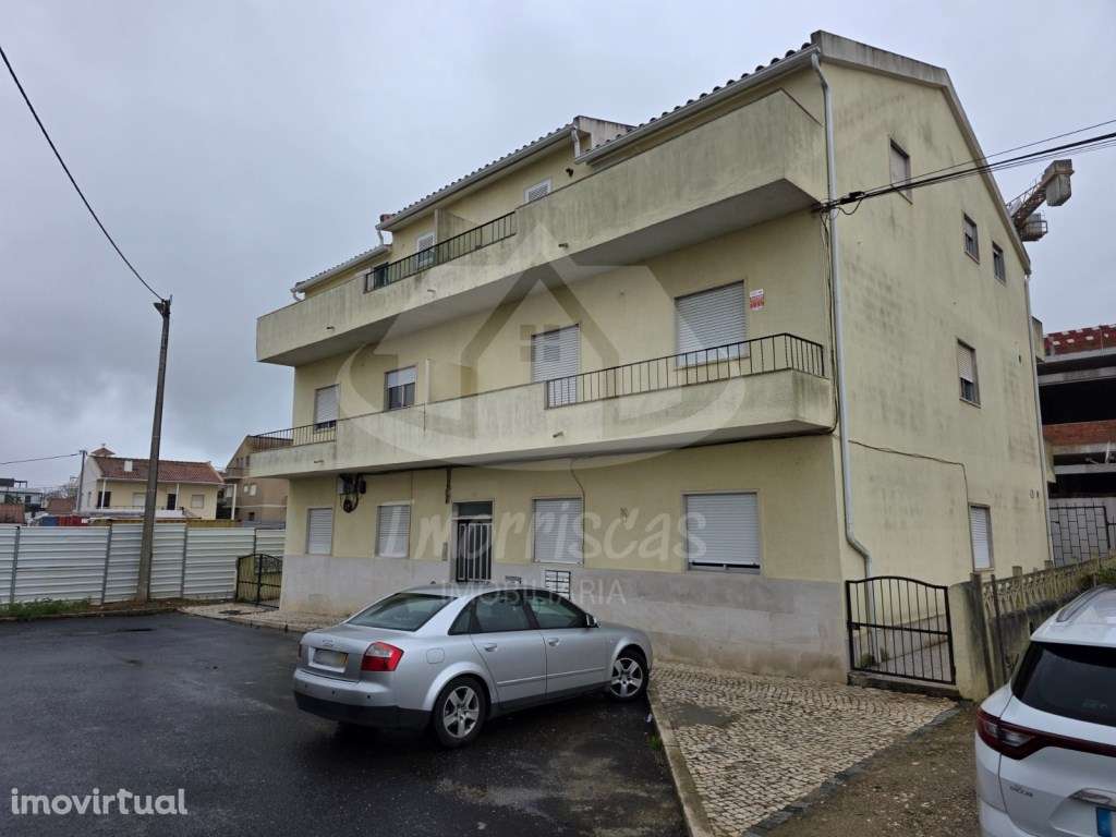 Prédio composto por 6 frações na Portela da Azóia, Santa Iria de Azóia - Grande imagem: 4/9