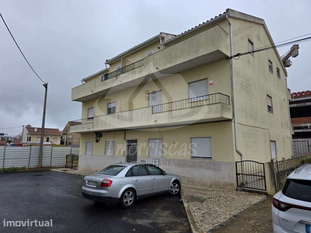 Prédio composto por 6 frações na Portela da Azóia, Santa Iria de Azóia - Grande imagem: 4/9