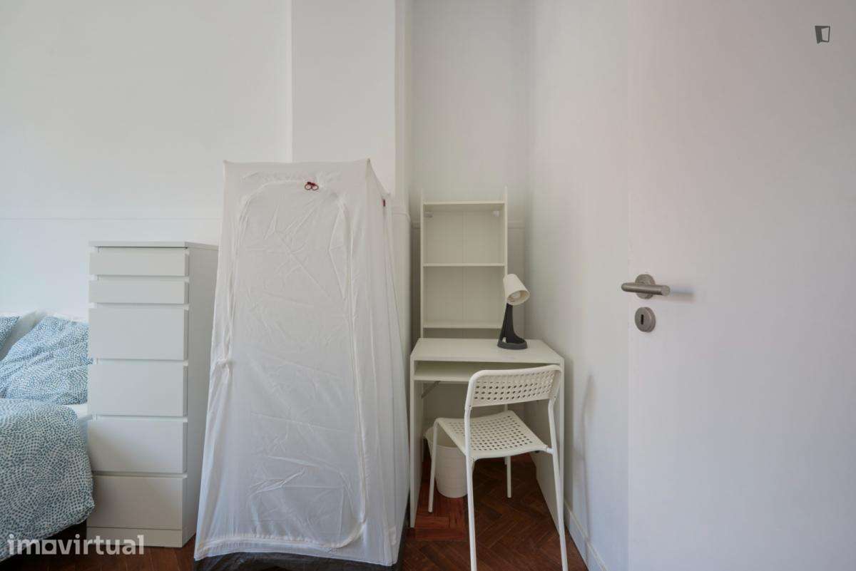 Quarto - localizado em Marquês de Pombal Lisbon - Grande imagem: 4/13