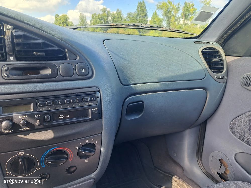 Mazda 121 1.25 - 28