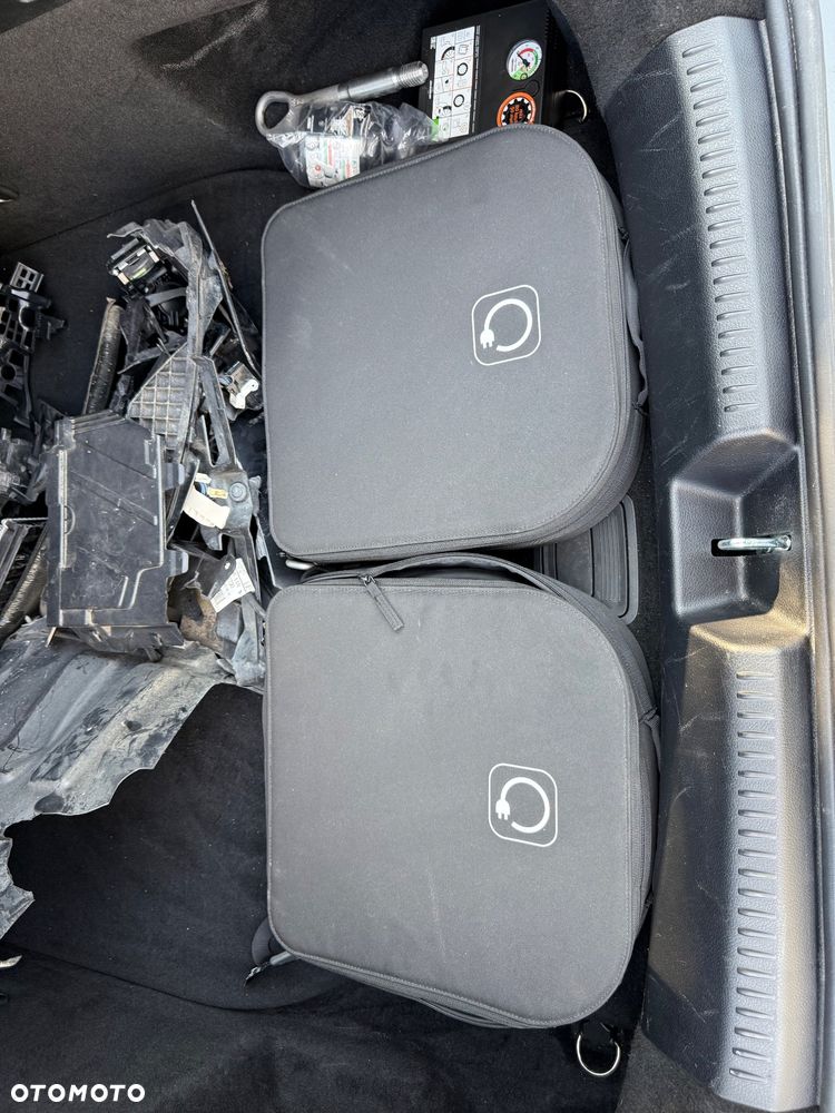 Mercedes-Benz CLA 250 e 8G-DCT AMG Line - 24