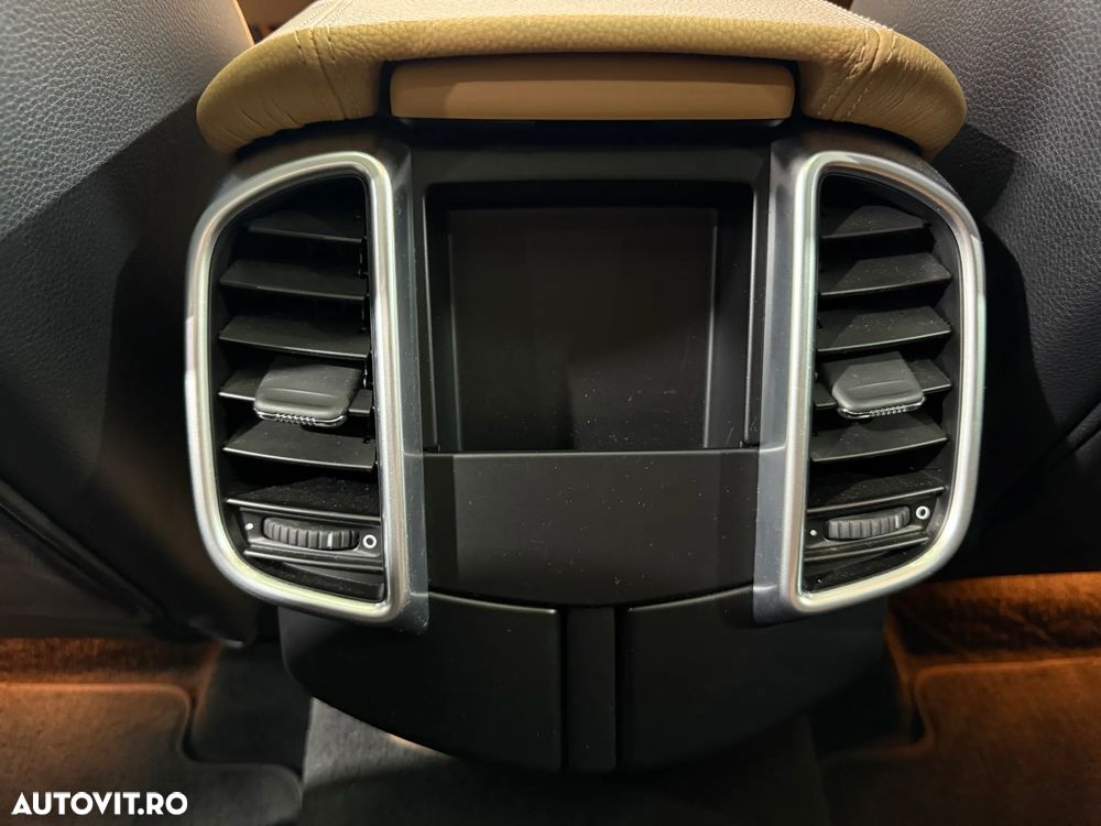 Porsche Cayenne 3.0 L - 11