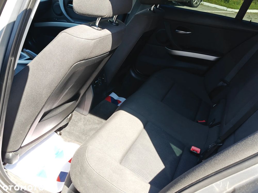 BMW Seria 3 318d Edition Exclusive - 11