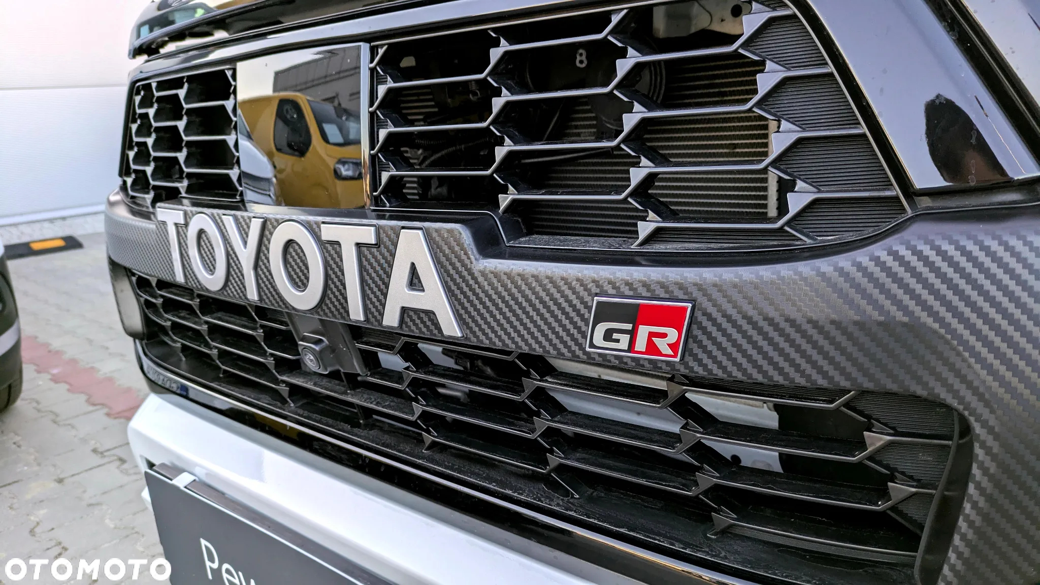 Toyota Hilux 2.8 D-4D Double Cab GR Sport 4x4 - 8