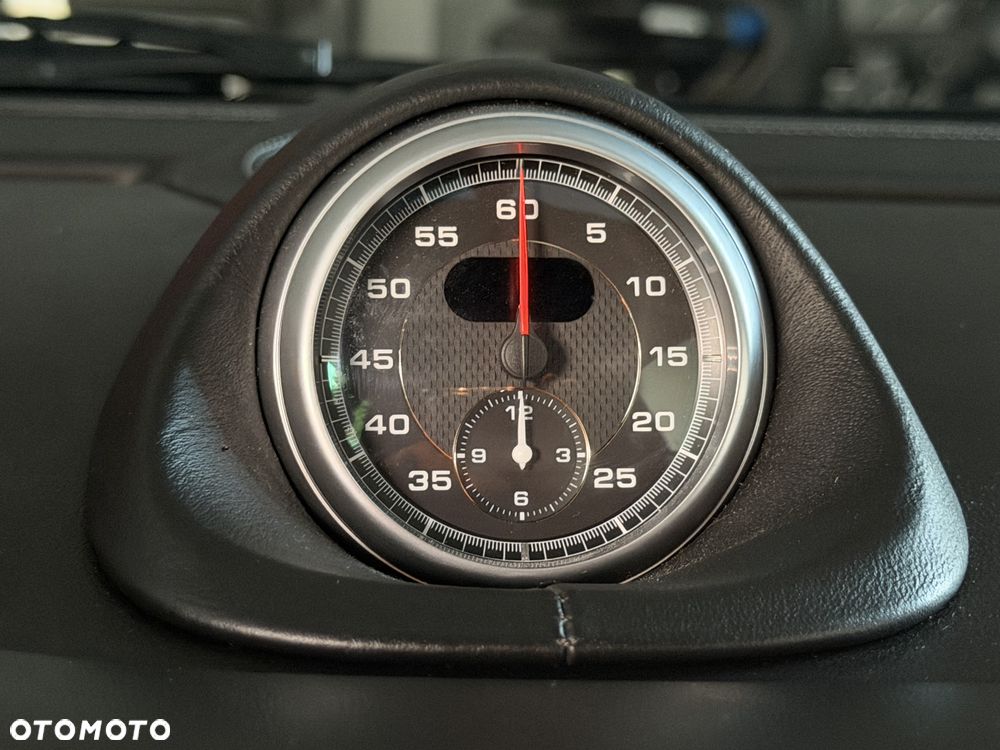 Porsche 911 Carrera 4 - 9