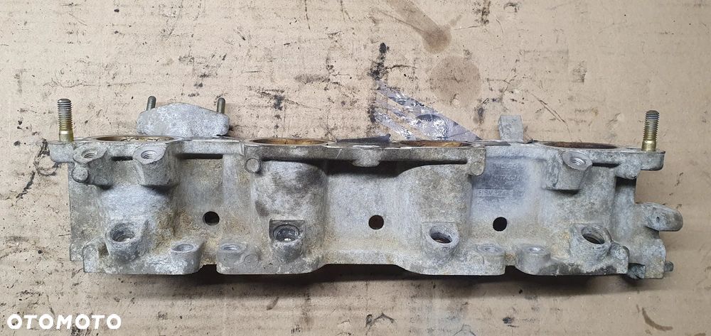 Podstawa kolektora ssącego Nissan Almera Tino 2.0 - 4