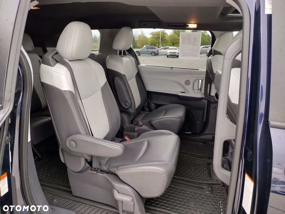 Toyota Sienna - 22