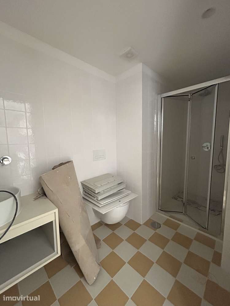 VENDE-SE T2 com Terraço, Cozinha Equipada, Varanda, no Centro de Braga - Grande imagem: 3/15