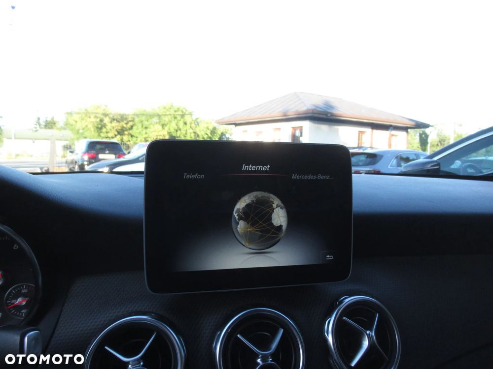 Mercedes-Benz GLA 200 7G-DCT Style - 30