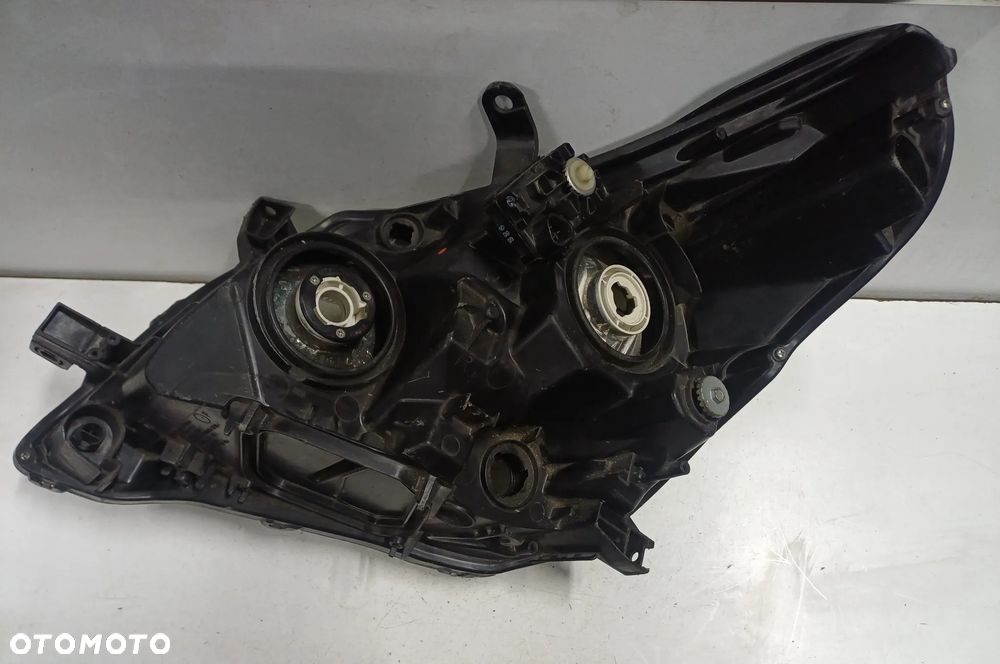 Lampa prawy przod toyota corolla verso II 09-13r europa - 11