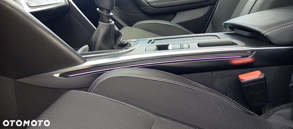 Renault Megane Grandtour TCe 140 GPF BUSINESS EDITION - 25