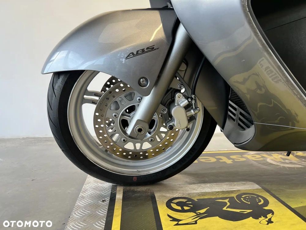 Suzuki Burgman - 13