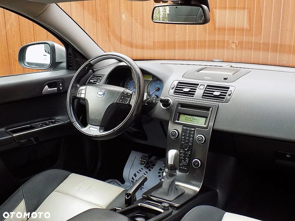 Volvo V50 2.0D R-Design Momentum - 17