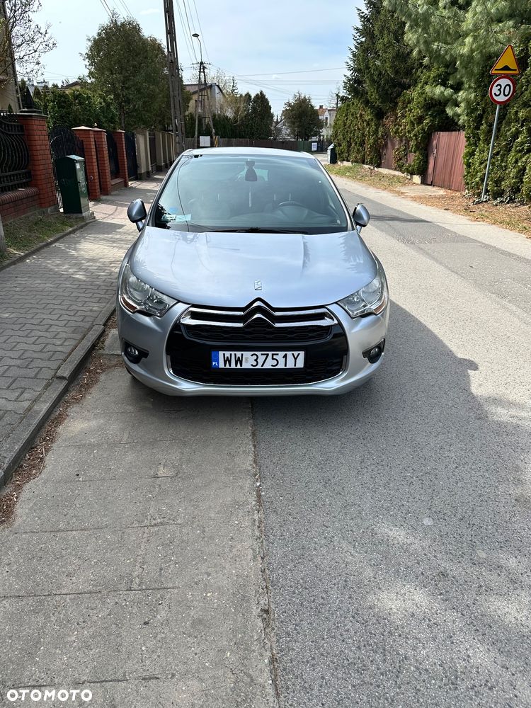 Citroën DS4 e-HDi 110 SoChic - 4