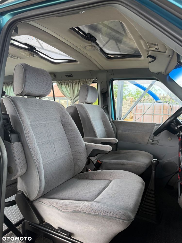 Volkswagen Multivan - 21