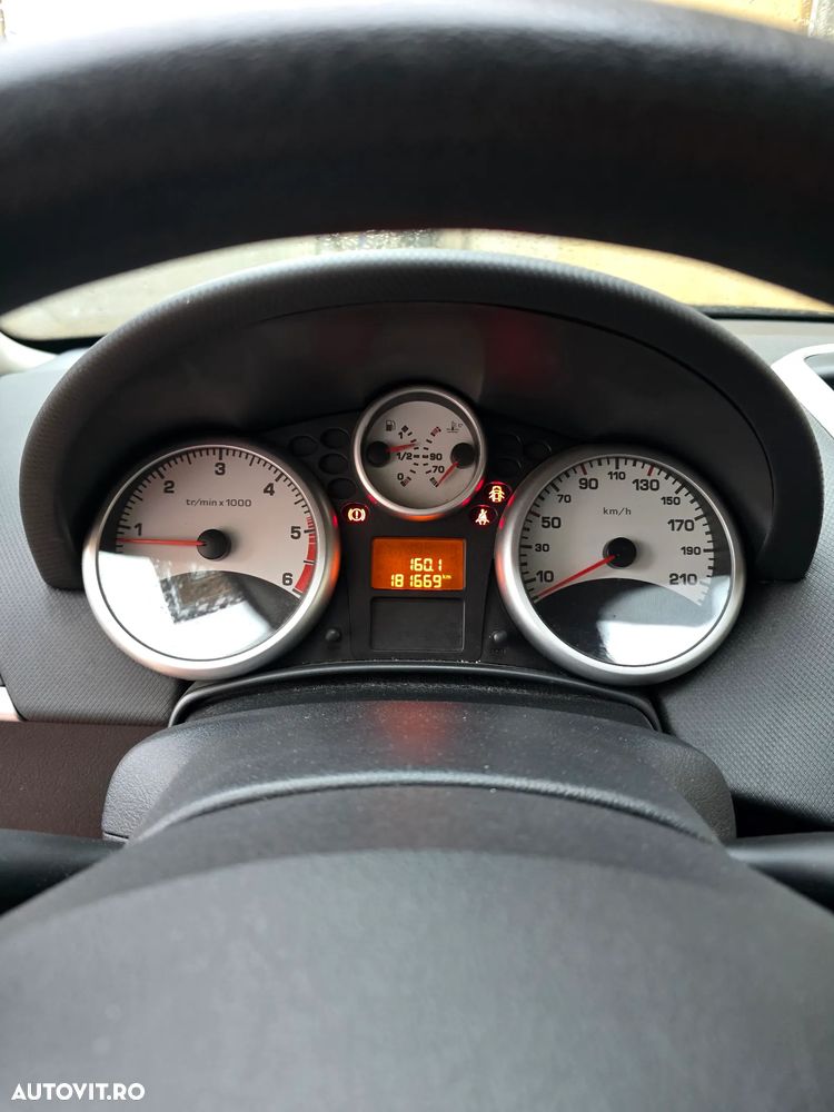 Peugeot 207 1.4 HDI Trendy - 6