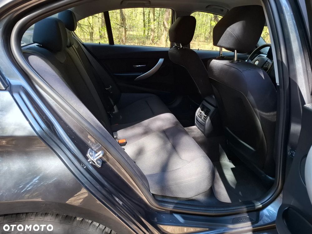 BMW Seria 3 320d - 8