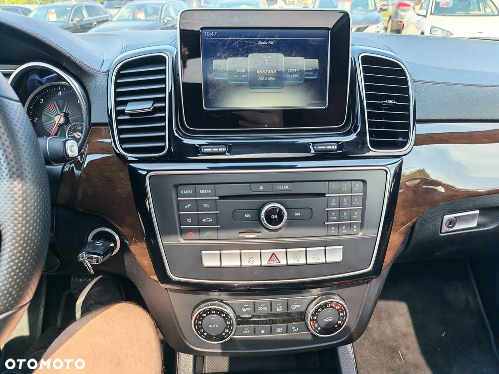 Mercedes-Benz GLS - 22