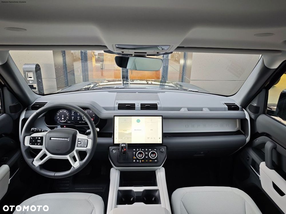 Land Rover Defender - 17
