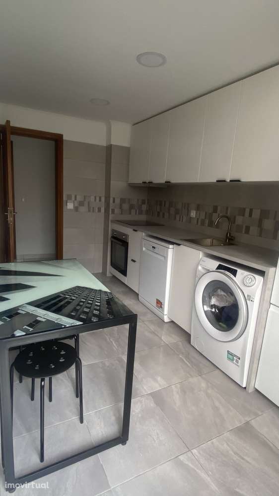 Apartamento T1 totalmente remodelado em Almada - Grande imagem: 2/33