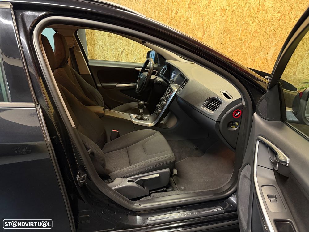 Volvo V60 2.0 D3 Momentum Start/Stop - 11