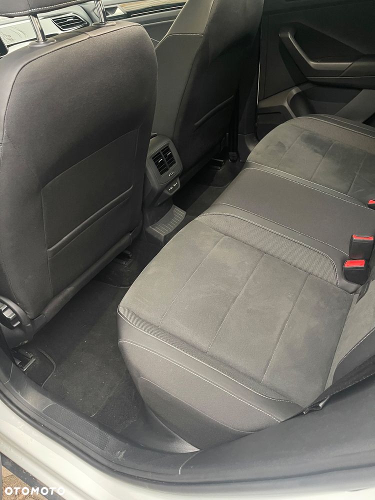 Volkswagen T-Roc - 32