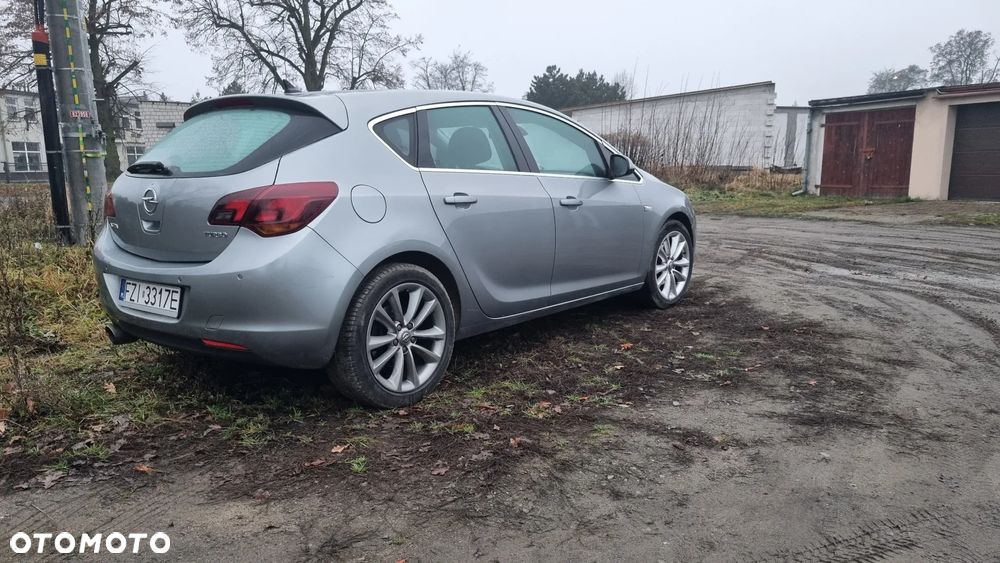 Opel Astra 1.6 Turbo Cosmo - 3