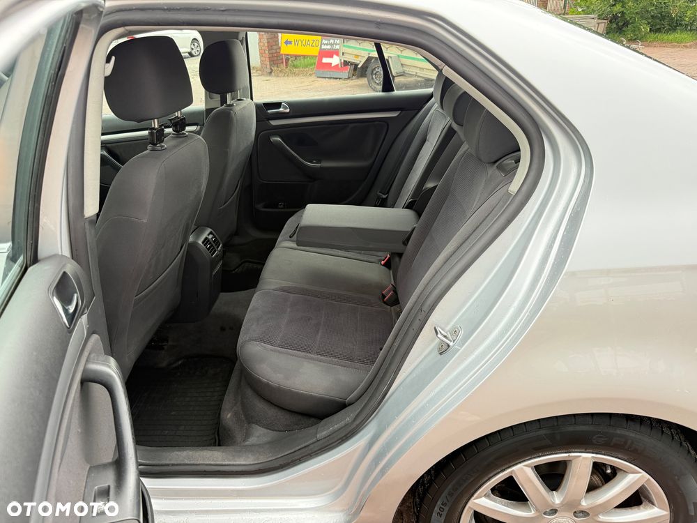 Volkswagen Jetta - 16