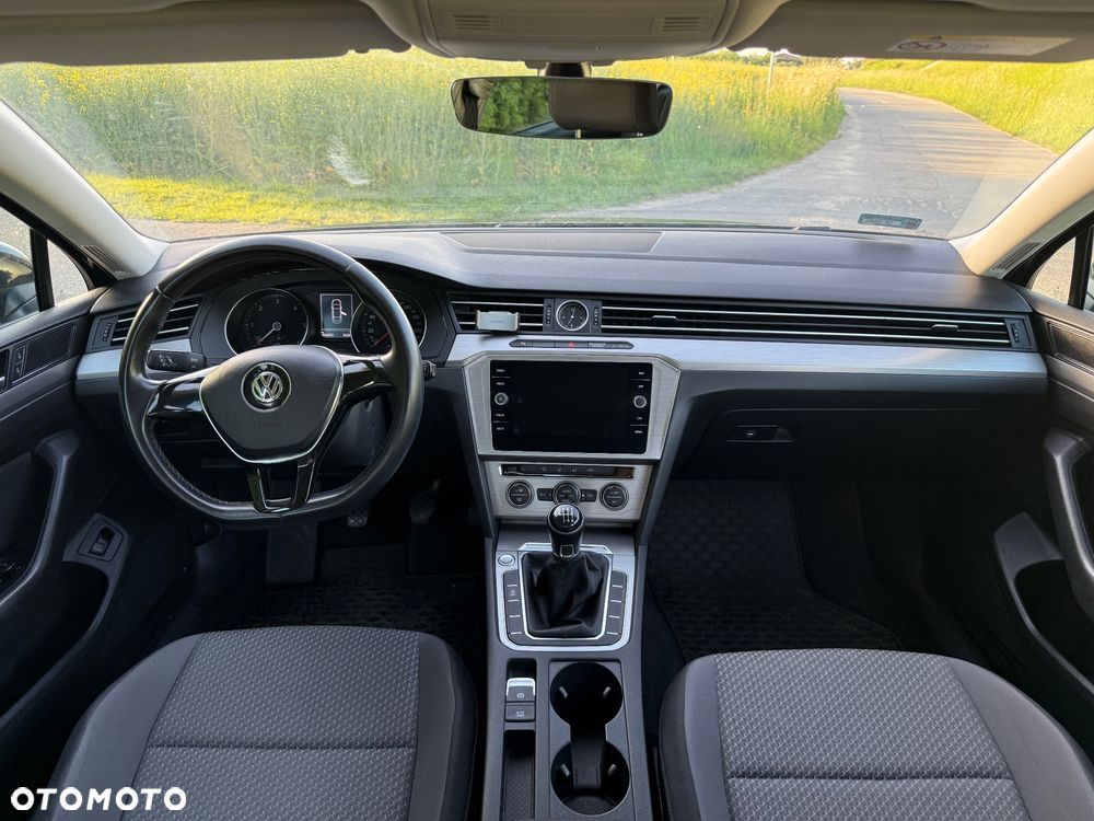 Volkswagen Passat 2.0 TDI SCR Comfortline - 20