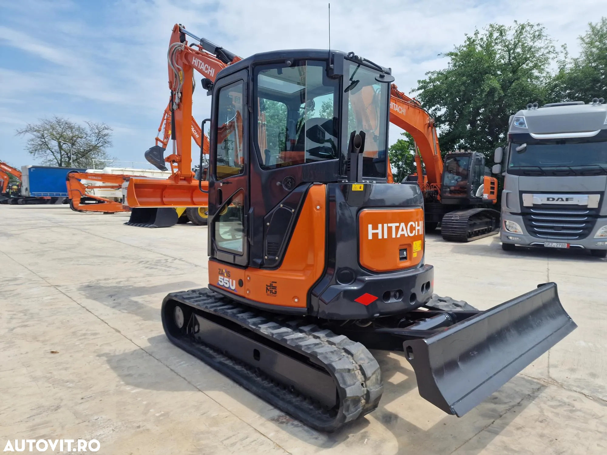 Hitachi ZX55, 5,5 tone, Cupa excavare+cupa taluz, inst picon, AC, Senile 90% ok, Computer de bord in limba romana, CA NOU, posibilitate leasing 4 ani-PROMOTIE 57900 EUR+Tva - 2