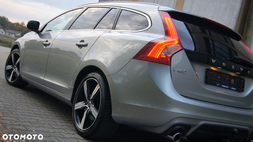 Volvo V60 D3 R-Design - 17
