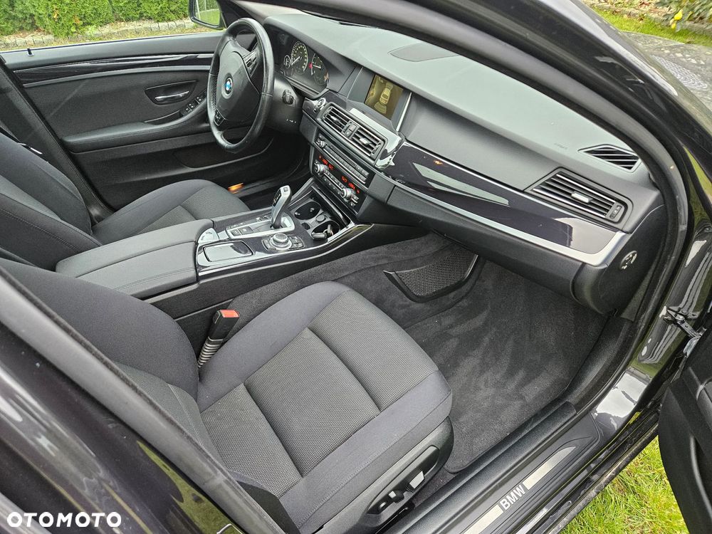 BMW Seria 5 520d xDrive Touring - 22