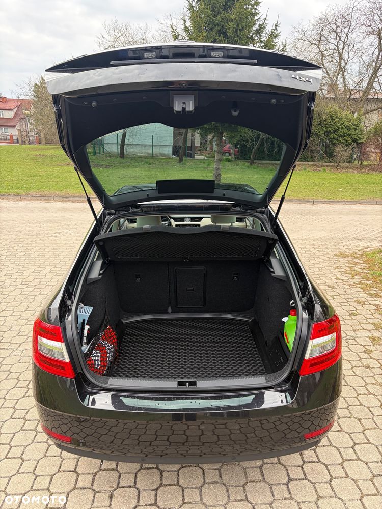 Skoda Octavia 2.0 TDI SCR 4x4 Style DSG - 10