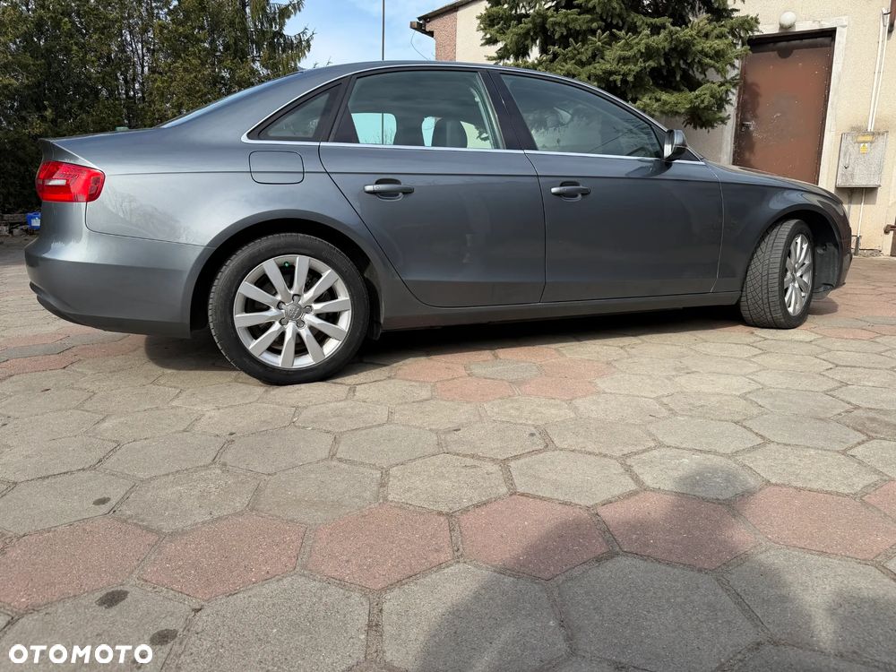 Audi A4 Limousine - 8