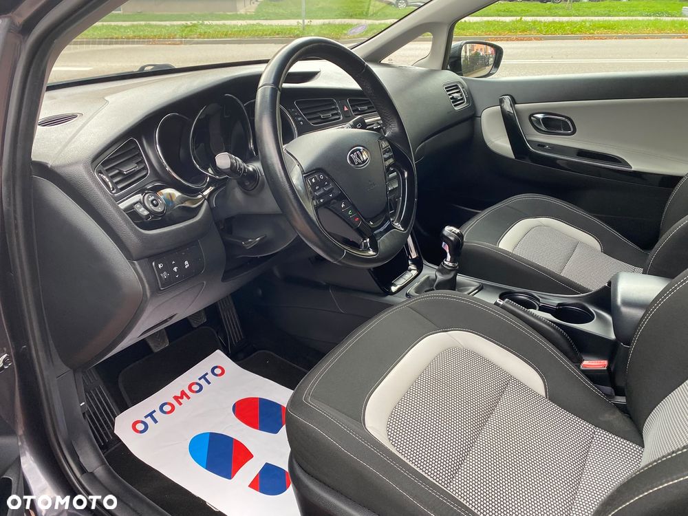Kia Ceed 1.6 GDI Dream-Team Edition - 3