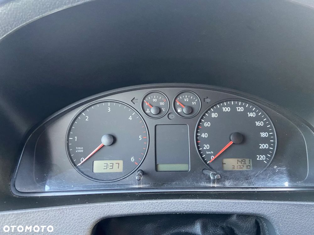 Volkswagen Caravelle - 8