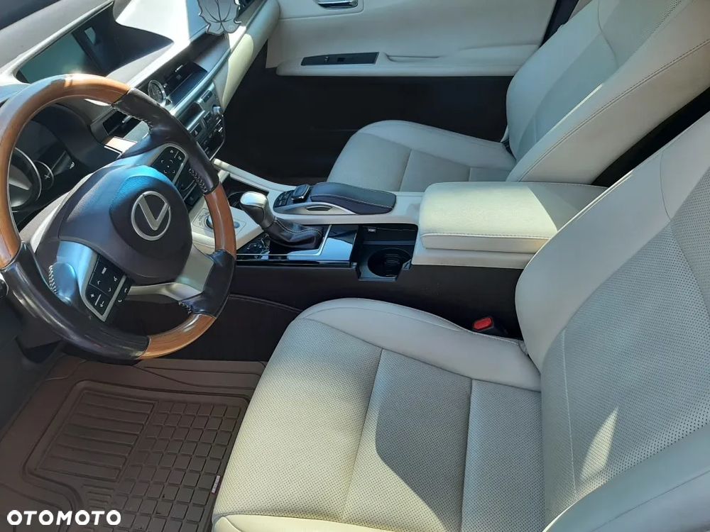 Lexus ES - 10
