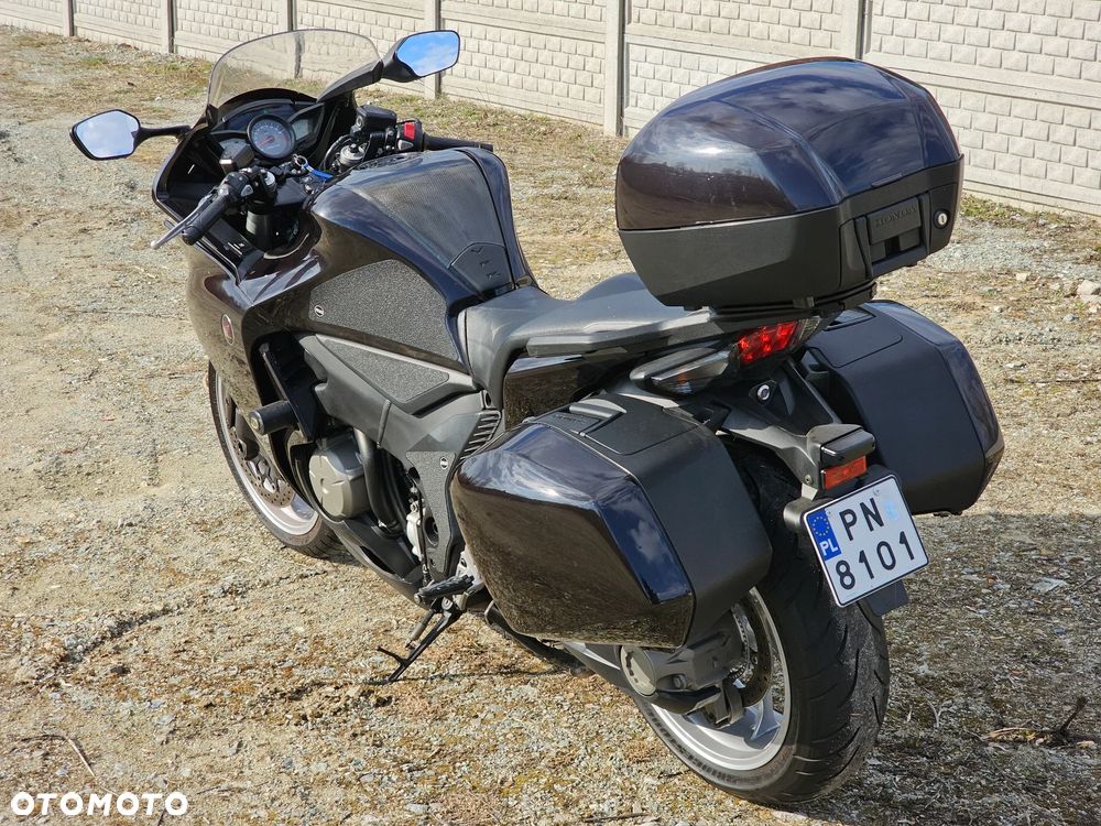 Honda VFR - 10