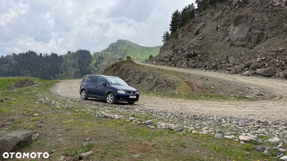 Volkswagen Touran 2.0 TDI Highline - 3