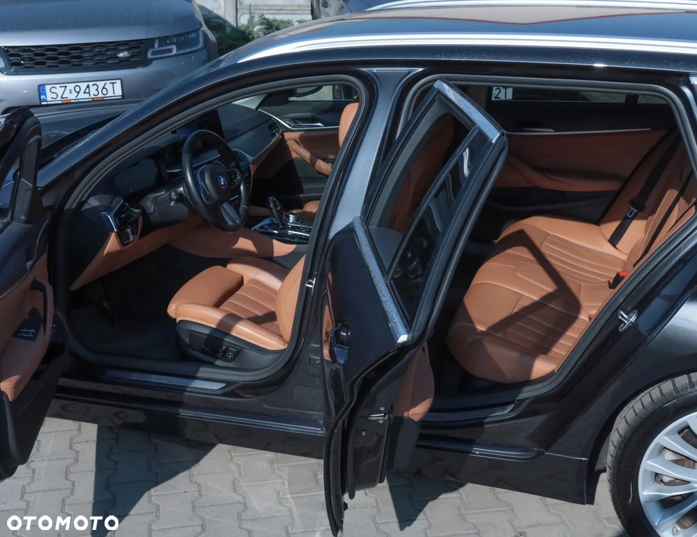 BMW Seria 5 530e xDrive Luxury Line - 11