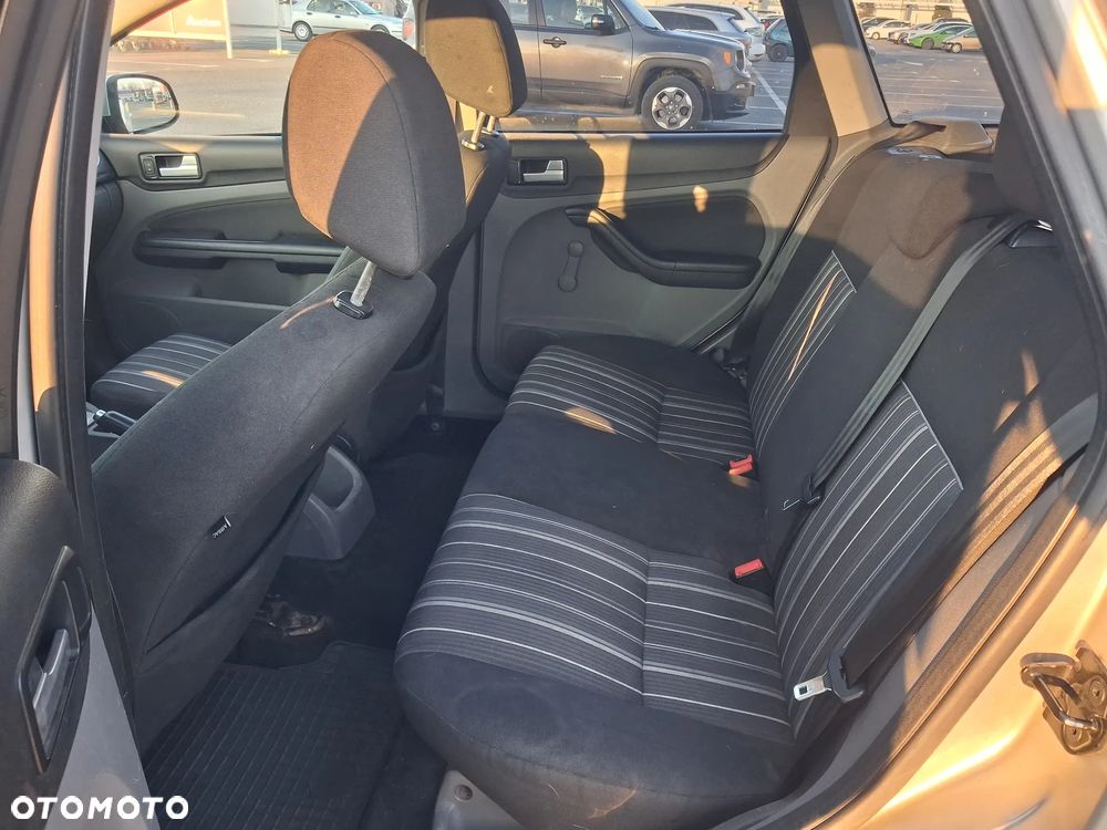 Ford Focus 1.6 TDCi Ambiente - 11