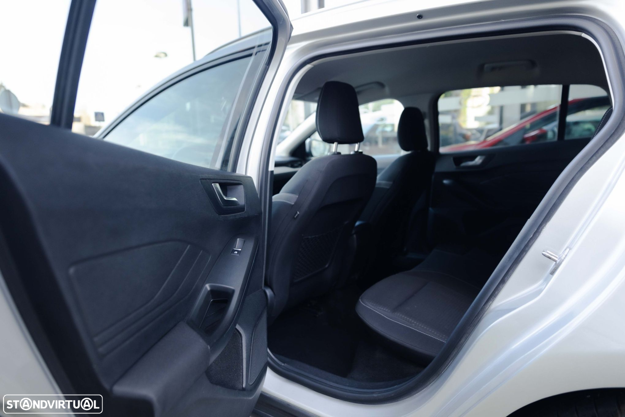 Ford Focus SW 1.5 TDCi EcoBlue Business - 12