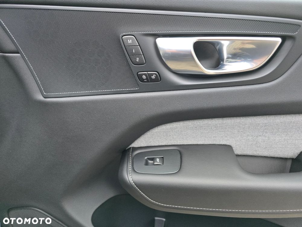 Volvo XC 60 T6 Plug-In Hybrid AWD Plus Dark - 31