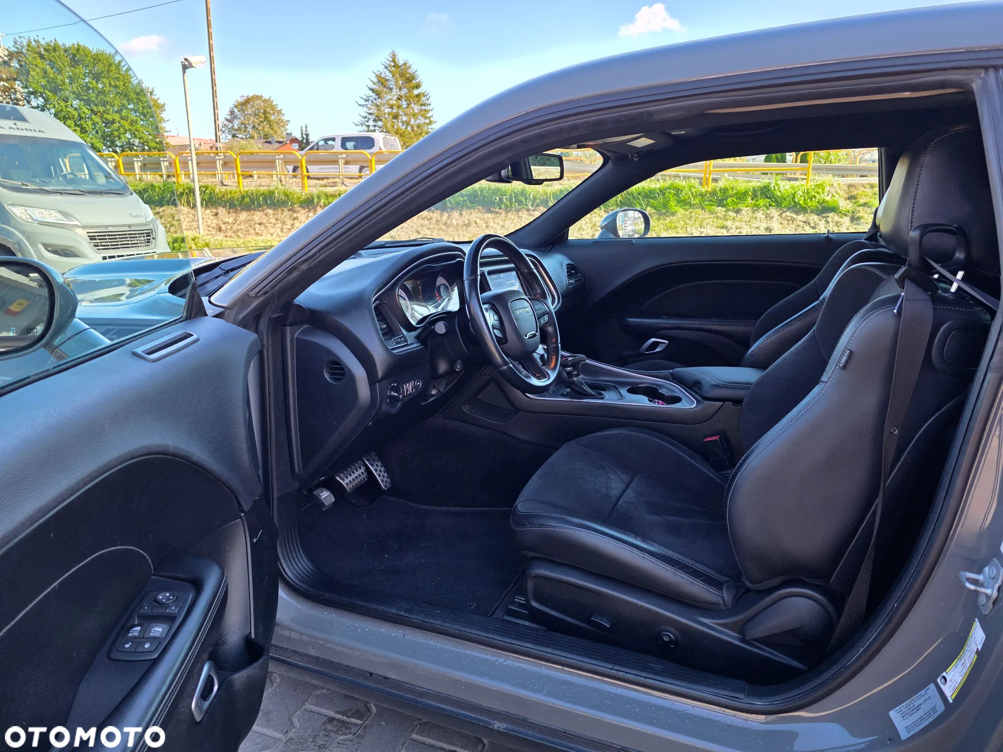 Dodge Challenger - 9